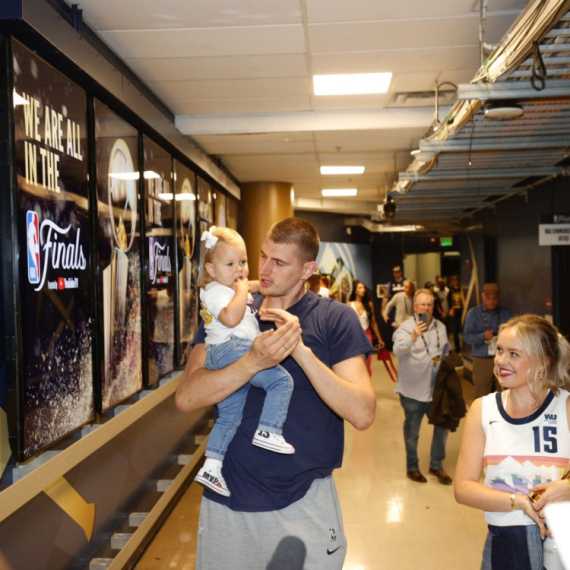 Jokićeva žena i ćerka poslale emotivnu poruku: "Ti si naš MVP" VIDEO