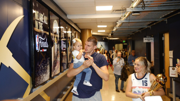 Jokićeva žena i ćerka poslale emotivnu poruku: "Ti si naš MVP" VIDEO