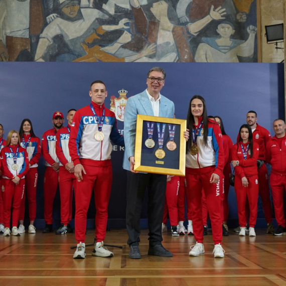 Vlada Republike Srbije nagradila bokserske šampione i njihove trenere