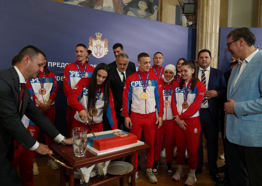 Vlada Republike Srbije nagradila bokserske šampione i njihove trenere