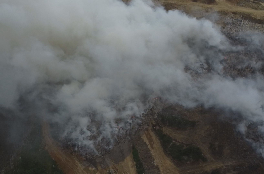 Deponija nadomak Užica ponovo gori; U gašenje požara uključeni i helikopteri FOTO