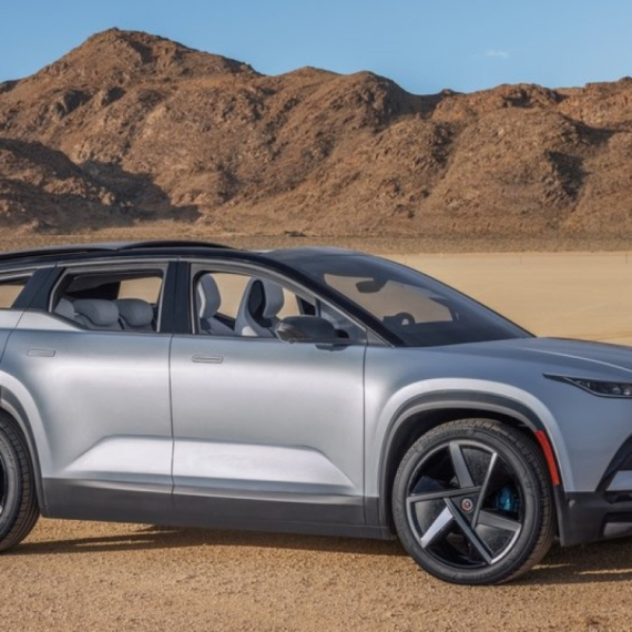 Teslin rival na ivici bankrota