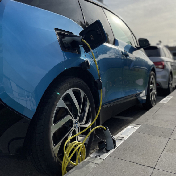 Evo gde će puniti električne automobile vlasnici koji žive u zgradama