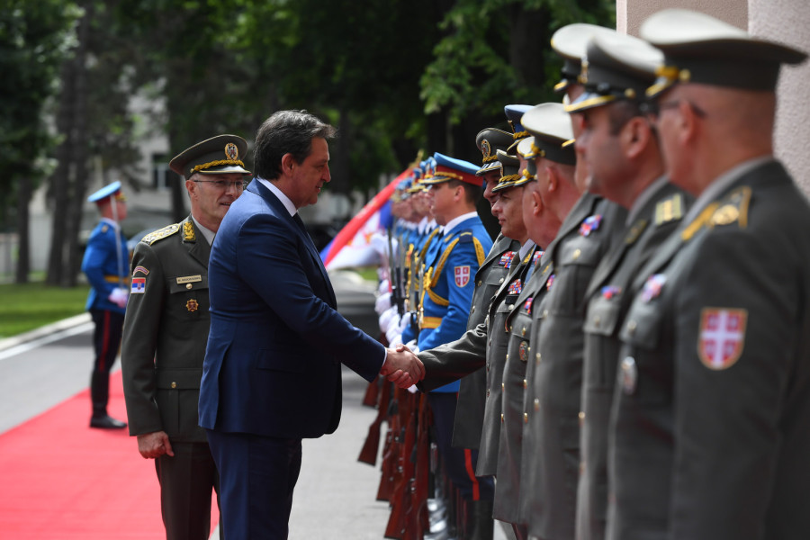 Gašić obišao Generalštab: Uz podršku Vučića i Vučevića nastaviće se jačanje Vojske FOTO