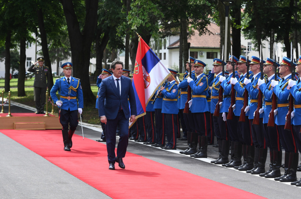 Gašić obišao Generalštab: Uz podršku Vučića i Vučevića nastaviće se jačanje Vojske FOTO