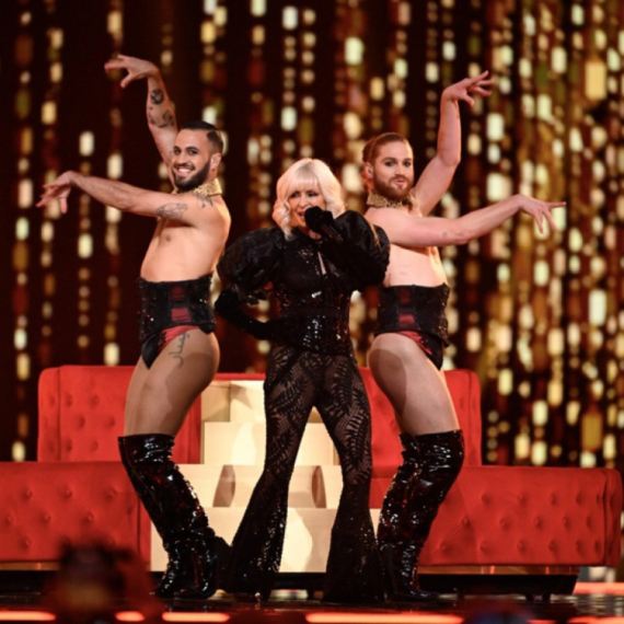 Polugoli Španci na Evroviziji: Tange, štikle i najlon čarape FOTO/ VIDEO