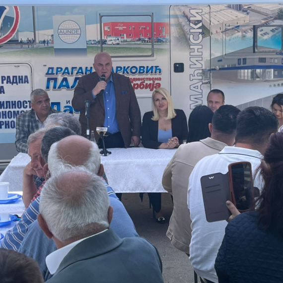 Palma i Kisić razgovarali sa građanima u Mladenovcu FOTO