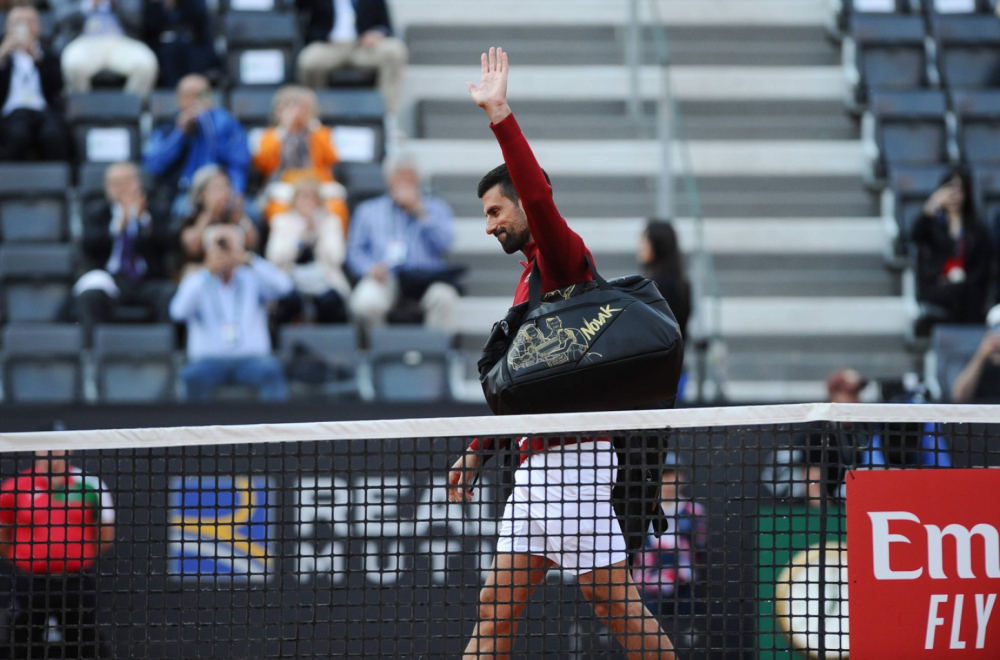 Ko je flašom pogodio Đokovića? VIDEO