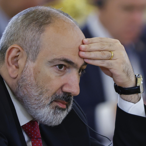 Pašinjan mora da ode: Hiljade demonstranata u Jerevanu traži ostavku premijera VIDEO