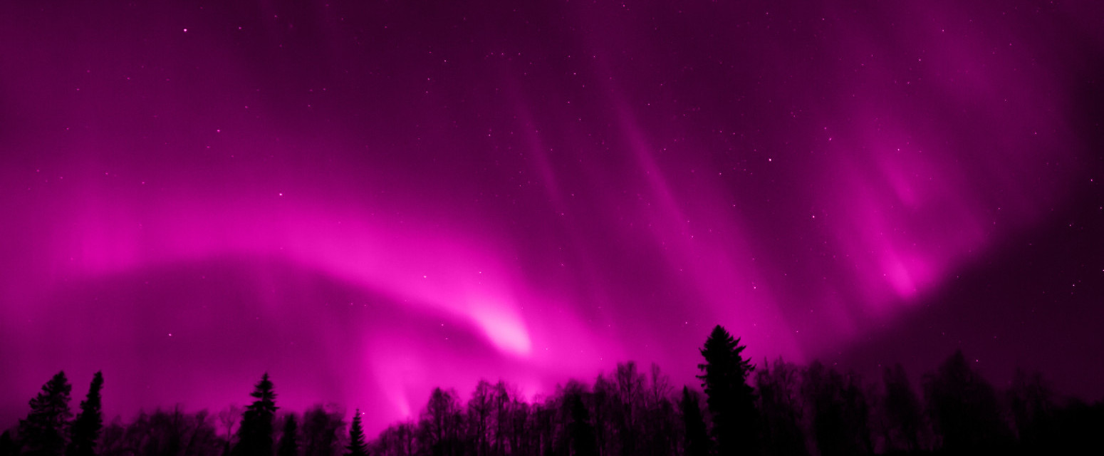 Pogledajte spektakularne prizore Aurore borealis iznad Alpa: Nebo u crvenim i ljubičastim nijansama FOTO