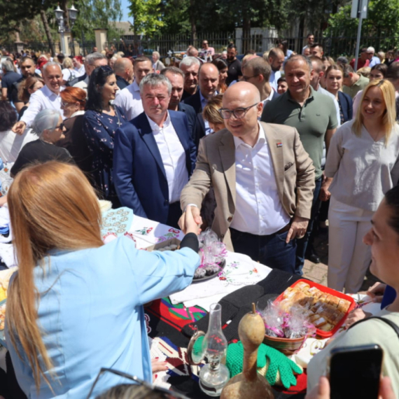 Vučević u Kaću: Važno je da se Srbija razvija