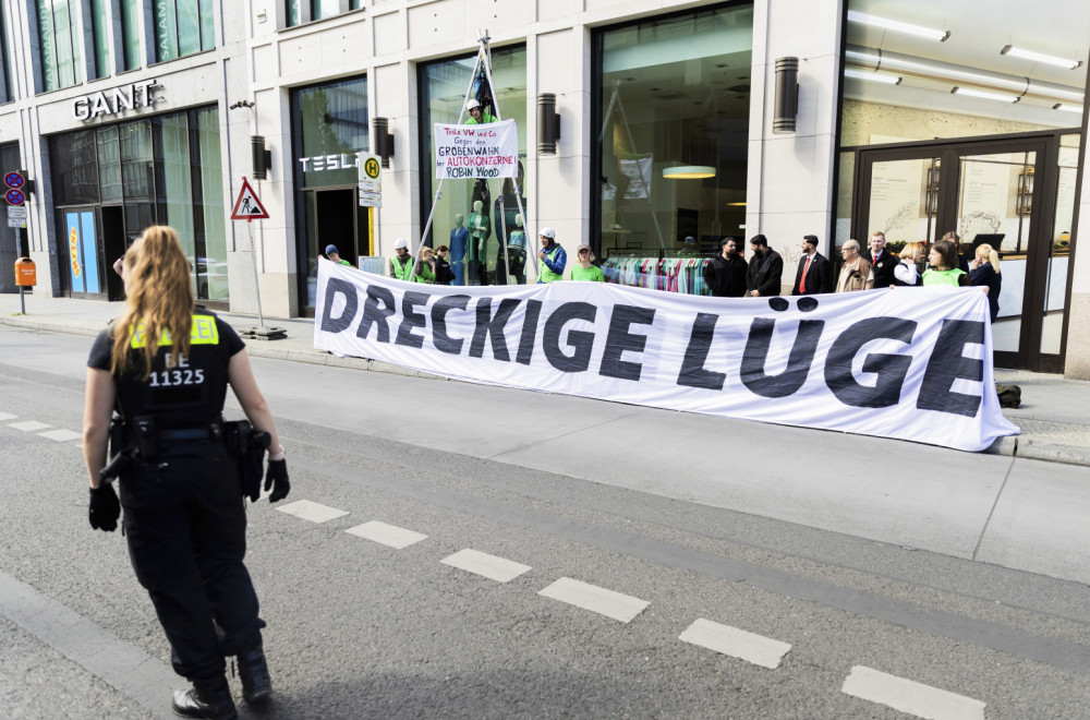 Opet protesti protiv Tesle u Nemačkoj, došlo i do sukoba sa policijom