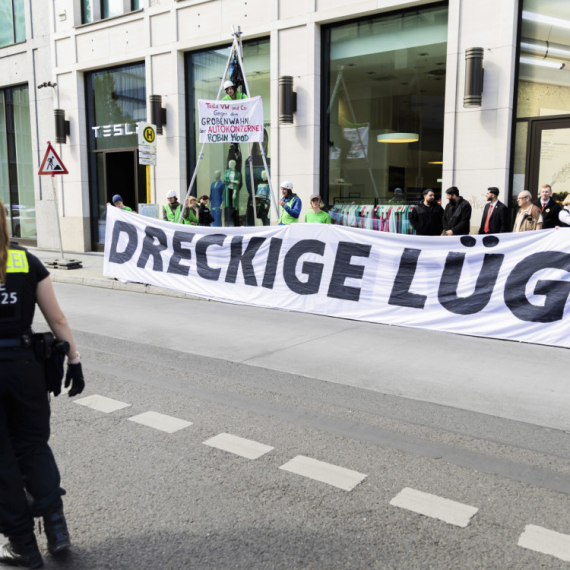 Opet protesti protiv Tesle u Nemačkoj, došlo i do sukoba sa policijom