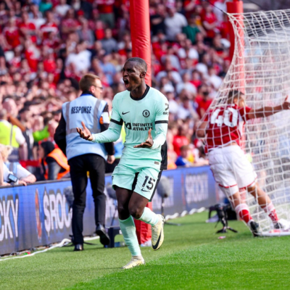 Notingem još mora da strepi, Čelsi u finišu odneo bodove