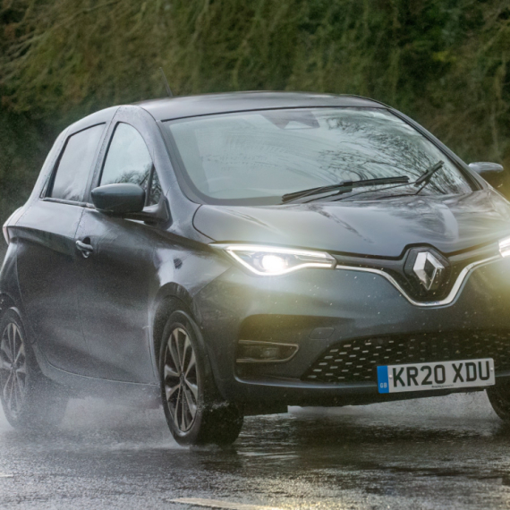 Električnim automobilima ozbiljno opada domet kad pada jaka kiša