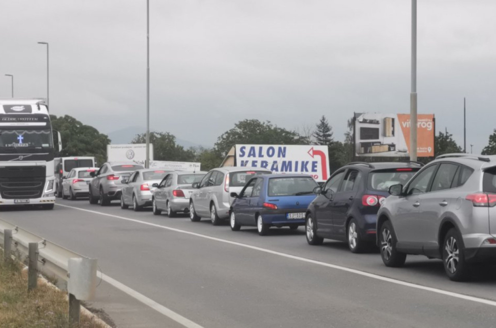 Udar groma napravio haos: Kablovi pali na kolovoz, kilometarske kolone FOTO/VIDEO