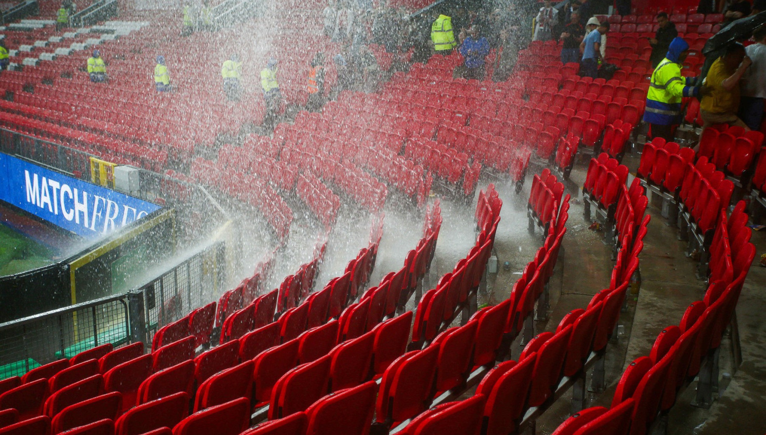 Sramota Junajteda: Krov ponovo popustio, bujica nosila sve pred sobom VIDEO