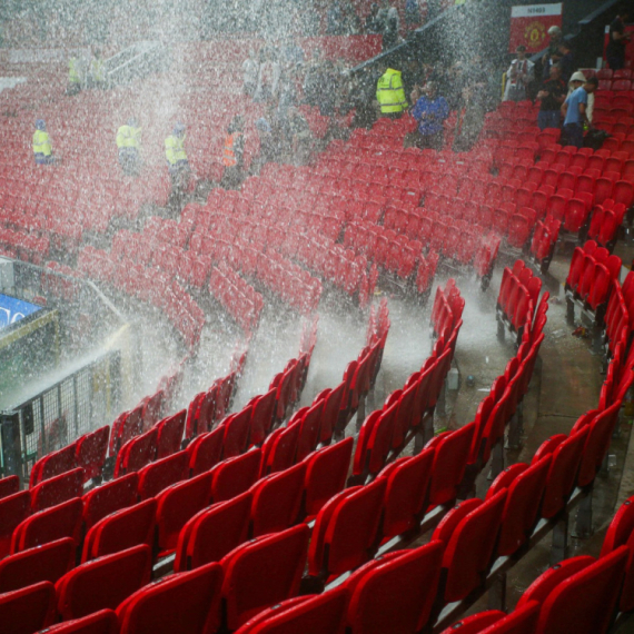 Sramota Junajteda: Krov ponovo popustio, bujica nosila sve pred sobom VIDEO