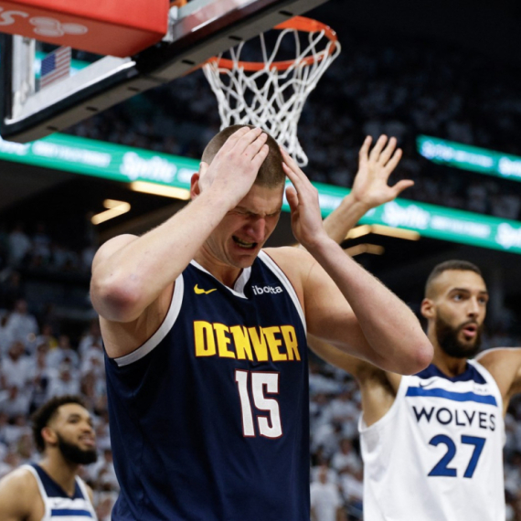 Jokić dobio udarac sa leđa – najprljaviji potez meča VIDEO