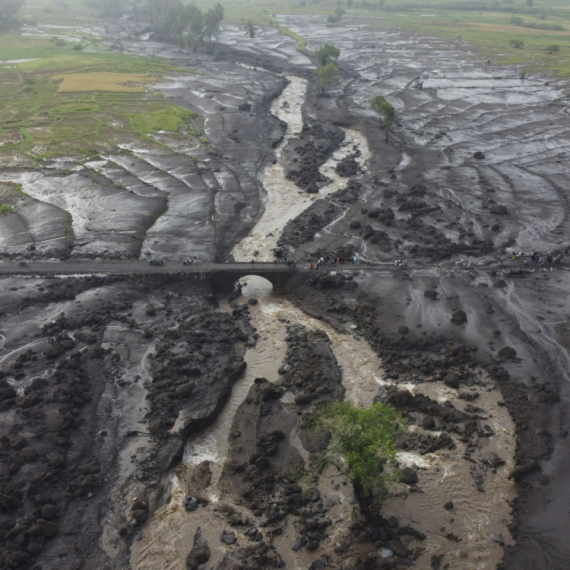 Bujice, klizišta i hladna lava; 37 mrtvih