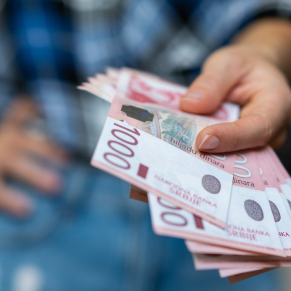 Građani dobijaju 12.000 dinara i ove godine – počele prijave