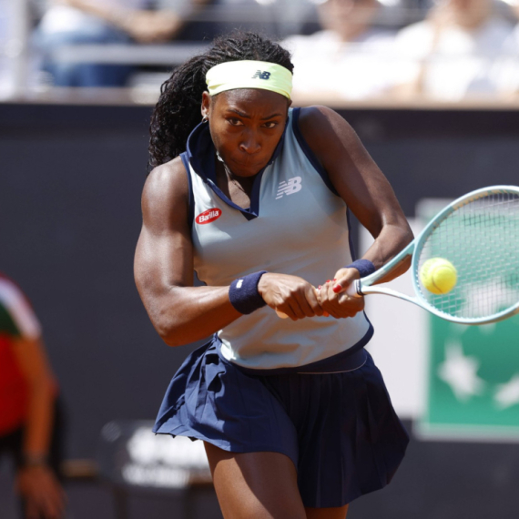 Gof se mučila, Švjontek slavila u dva seta VIDEO