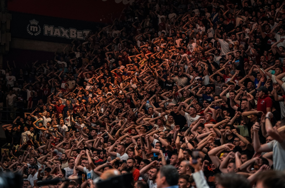 Pionir sve puniji – veliki zid čuva klupu Partizana od "delija" VIDEO