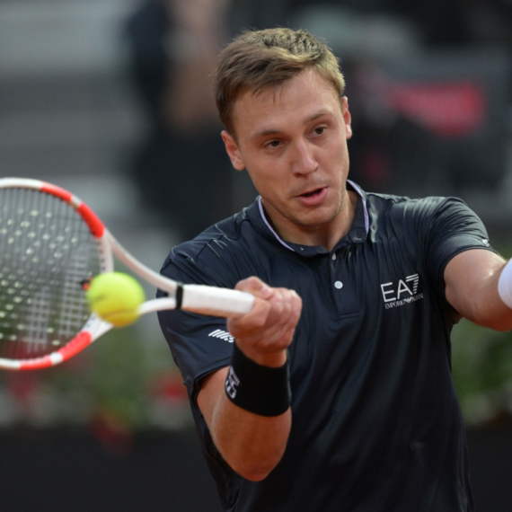 Tresla se kruna, Medvedev jedva preživeo sjajnog Hamada! VIDEO