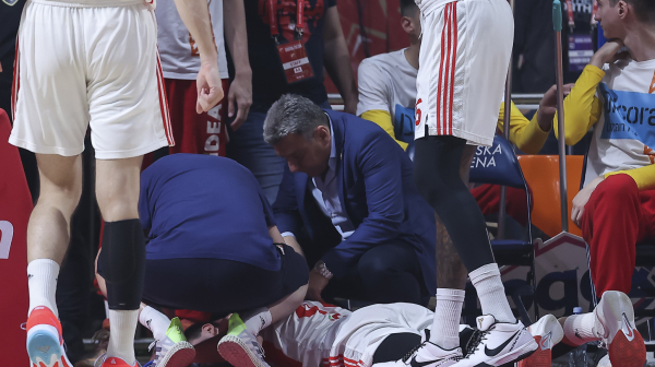 Nikola Topić iznet sa parketa! VIDEO