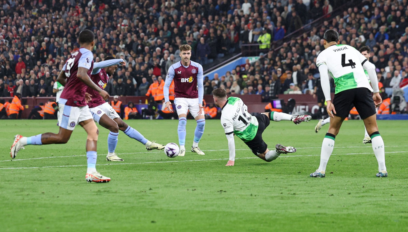 Šest golova na Vila parku, Duran sprečio Liverpul da pobedi