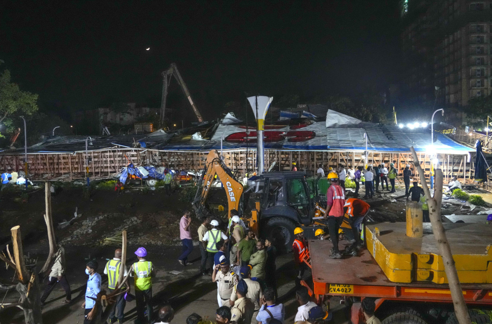 Oluja napravila haos: Bilbord se srušio i pobio ljude FOTO/VIDEO
