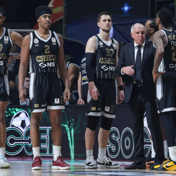 Košarkaši Partizana bez reči napustili "Pionir"