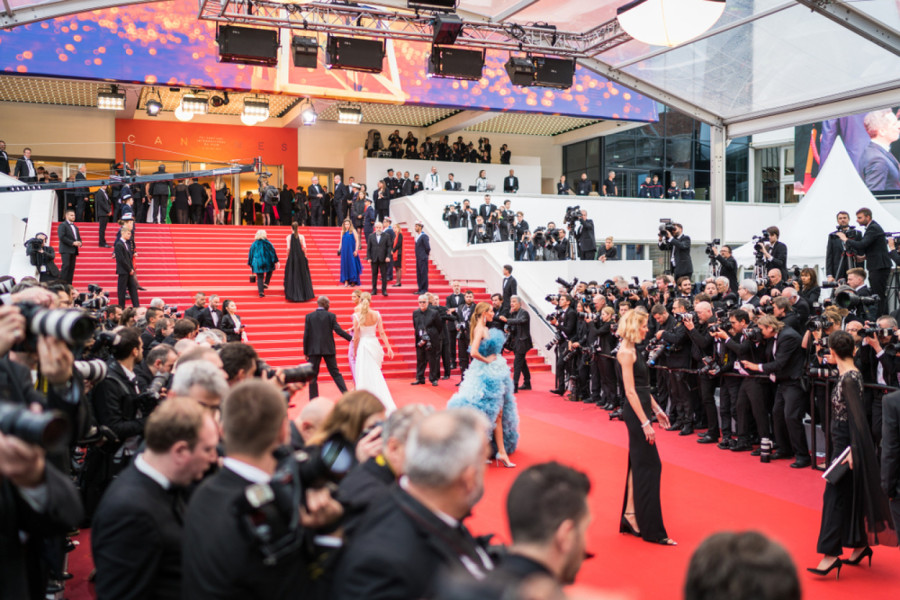 Kako izgleda popularno letovalište mimo Filmskog festivala: Luksuz, gužve i plaže kao centar društvenog života