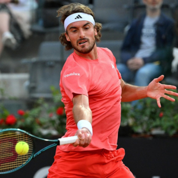 Cicipas deklasirao De Minora