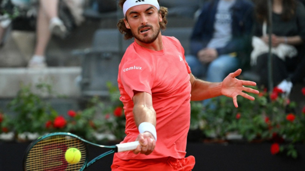 Cicipas deklasirao De Minora