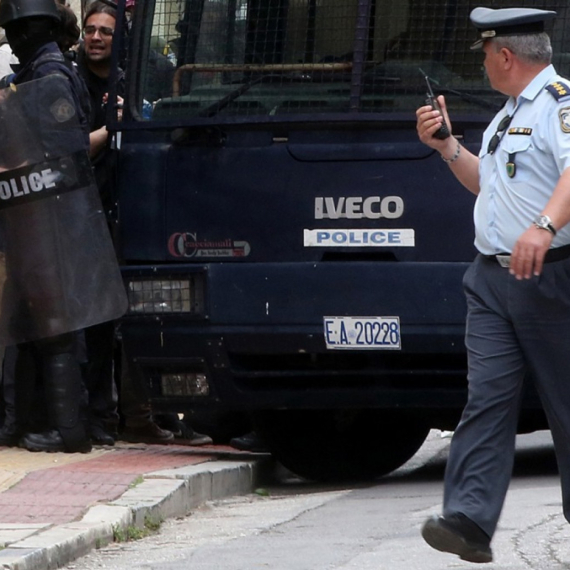Haos u Atini: Policija upala u zgradu fakulteta i počela da hapsi FOTO/VIDEO