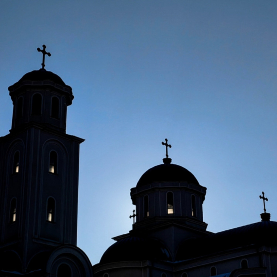 Tačno u podne: Zvone crkvena zvona širom Srbije u znak podrške srpskom narodu