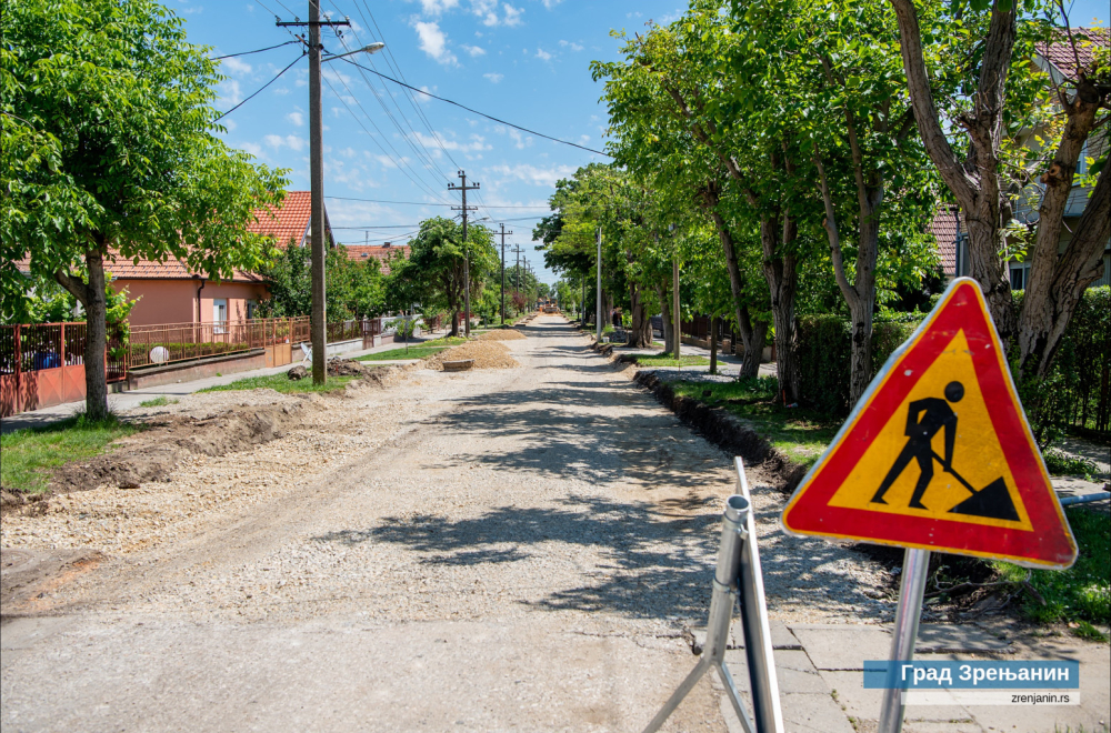 U Zrenjaninu se radi punom parom: Asfaltiranje, proširenje ulica, izgradnja novih parking mesta FOTO