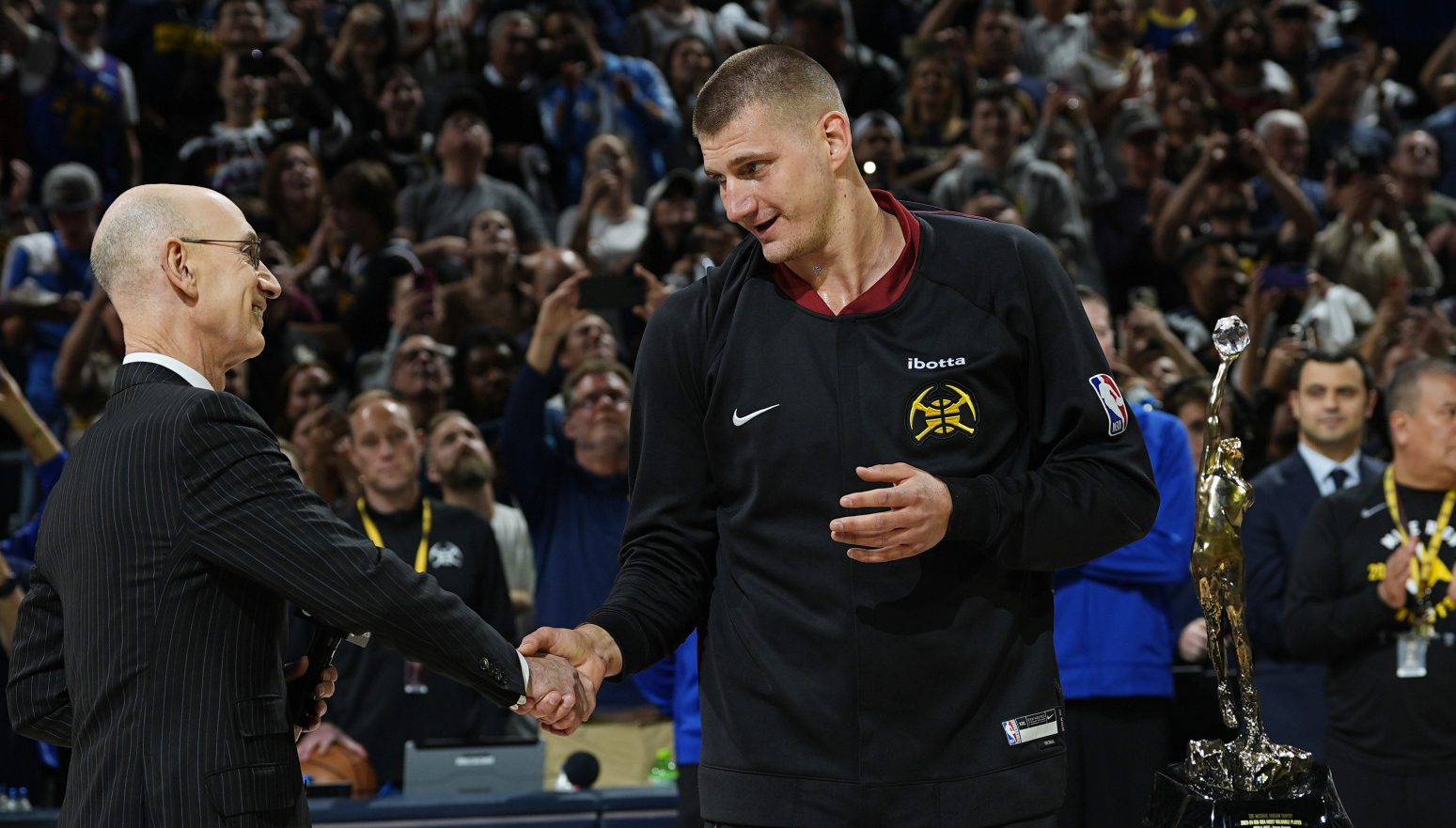 Posebne majice zbog Jokića: "Sećate li se kad ste mi se smejali?" FOTO