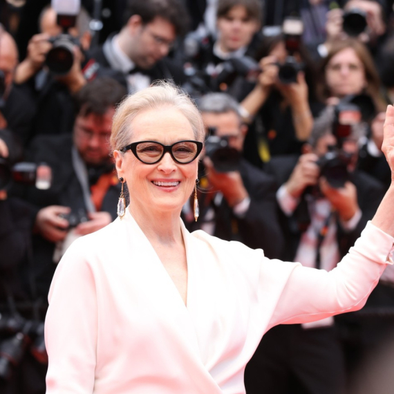 Trebalo joj je 35 godina da se vrati na crveni tepih: I sekunda da zaseni sve FOTO