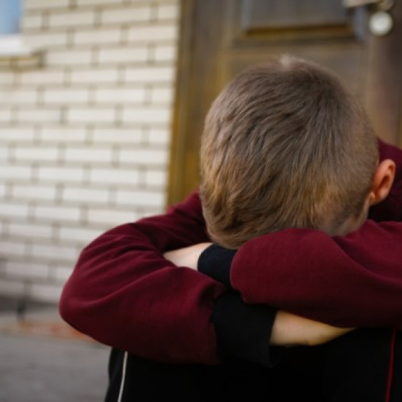 Četvorogodišnjak sam u kombiju obdaništa satima mirno čekao da ga neko nađe