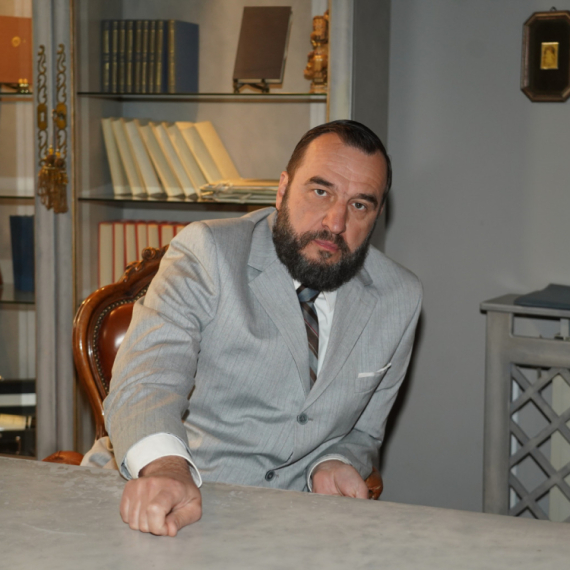 Sraman tekst albanskih medija o srpskom glumcu Nenadu Jezdiću