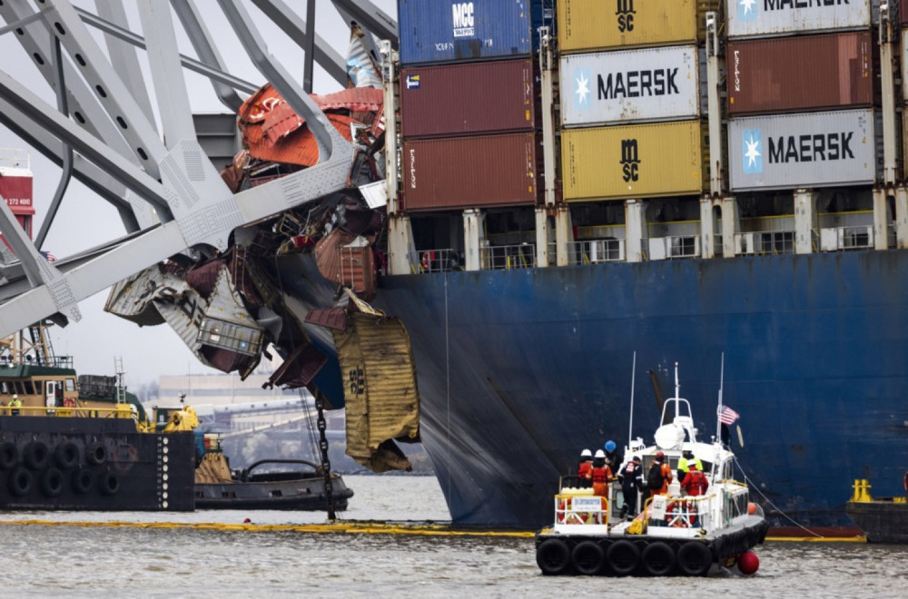 Drama u Americi: Brod udario u most; izlila se nafta VIDEO
