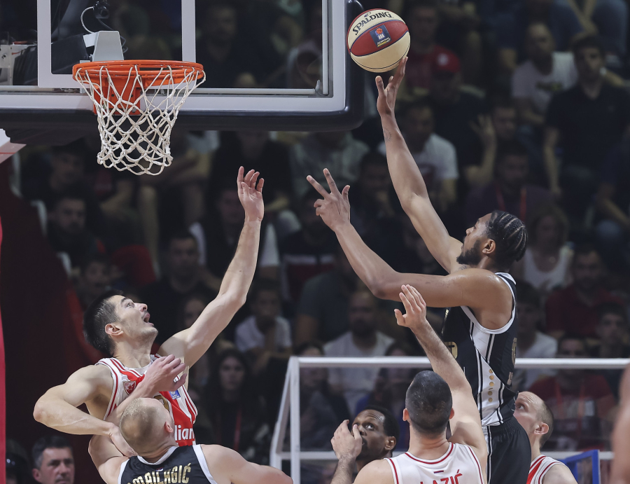 Zvezda nemilosrdna u Pioniru – Partizan u nokdaunu čeka Arenu