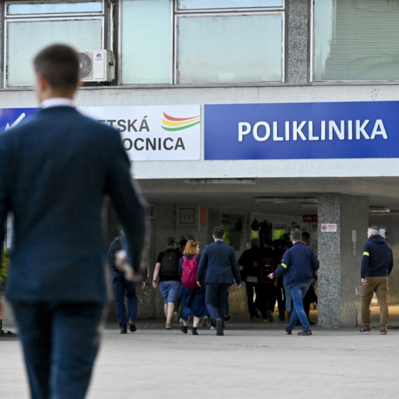 Fico u kritičnom stanju, operacija i dalje traje