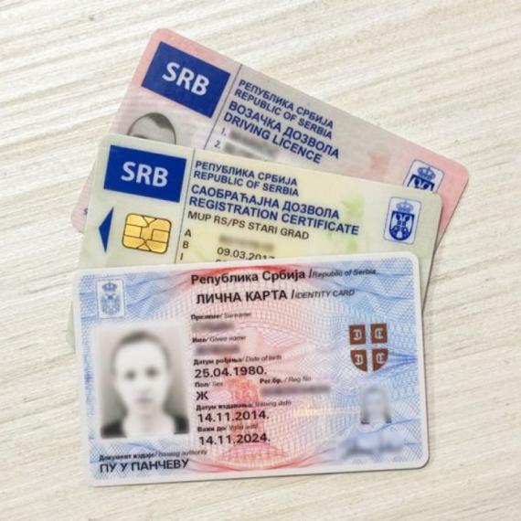 Zašto su dugi redovi za pasoše i lične karte u Srbiji