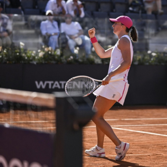 Iga Švjontek prva finalistkinja Rima – dobila derbi u dva seta