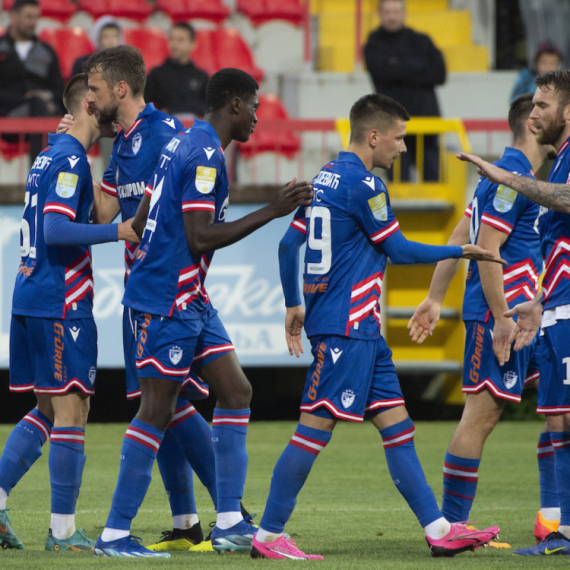 Zvezda "pokerom" počastila Napredak – dva gola Sremčevića VIDEO