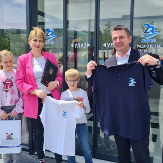 Kuma dobila poklon: Ona je dala ime jake simbolike zatvorenom bazenu u Gornjem Milanovcu