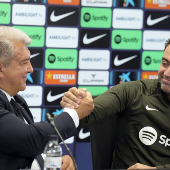 Predsednik Barselone ljut zbog Ćavijeve izjave – traži novog trenera